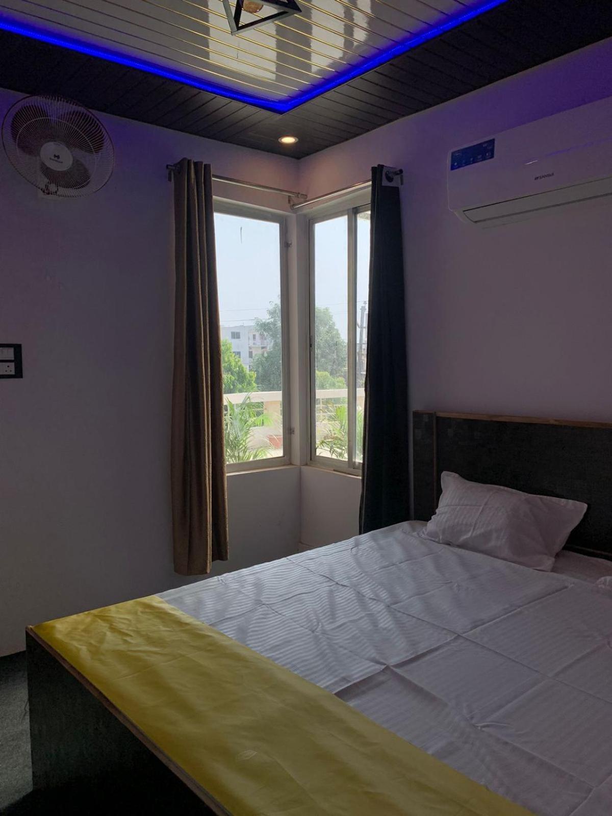 Privyrooms โคราฆปุระ ภายนอก รูปภาพ