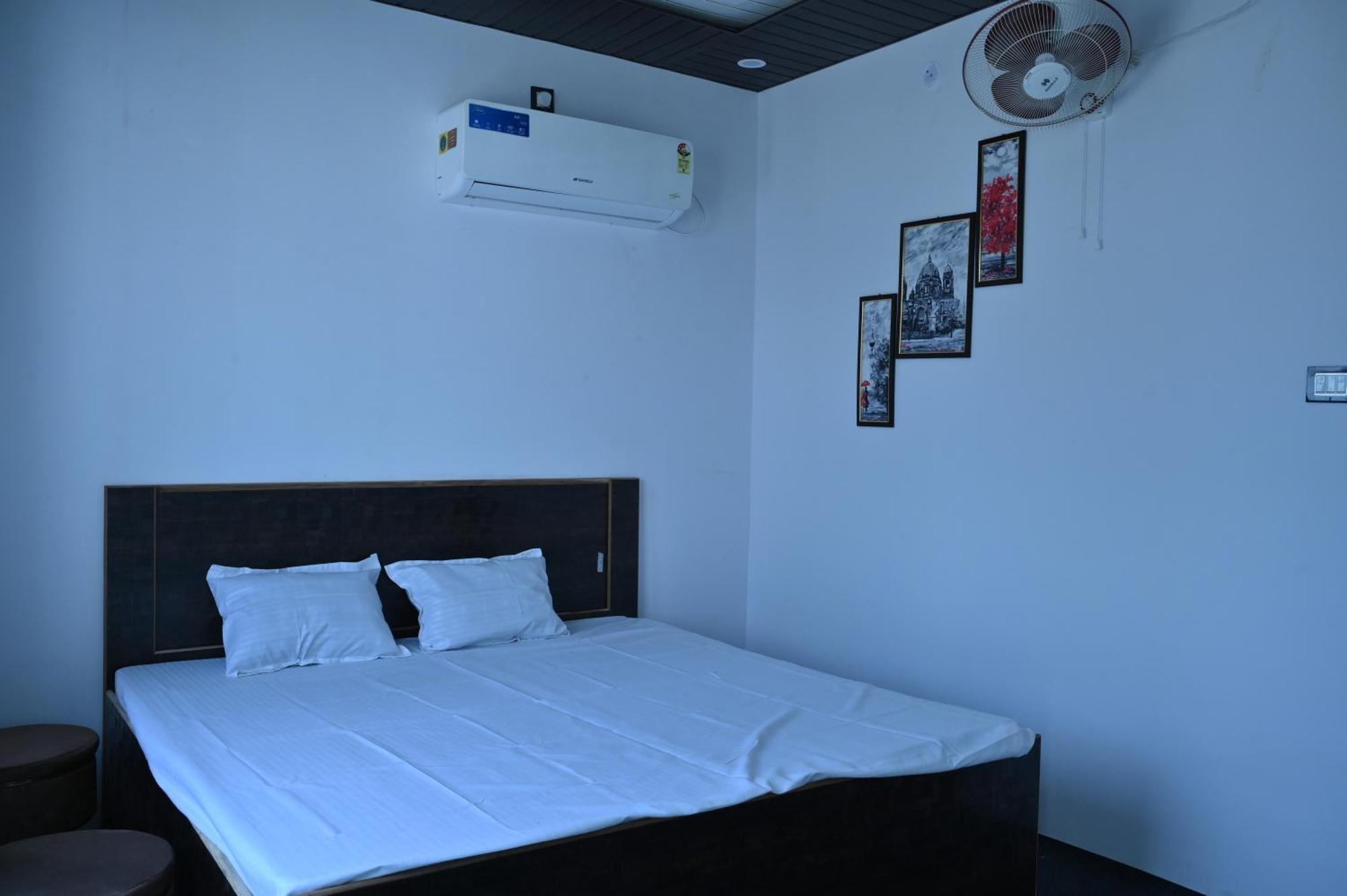 Privyrooms โคราฆปุระ ภายนอก รูปภาพ